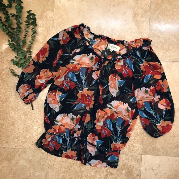 Abercrombie & Fitch Tops - Abercrombie & Fitch floral blouse Small Abercrombie & Fitch Tops - Abercrombie & Fitch floral blouse Small